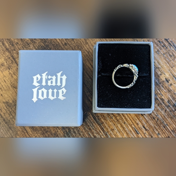 Silver ring - Picture 2 of 2